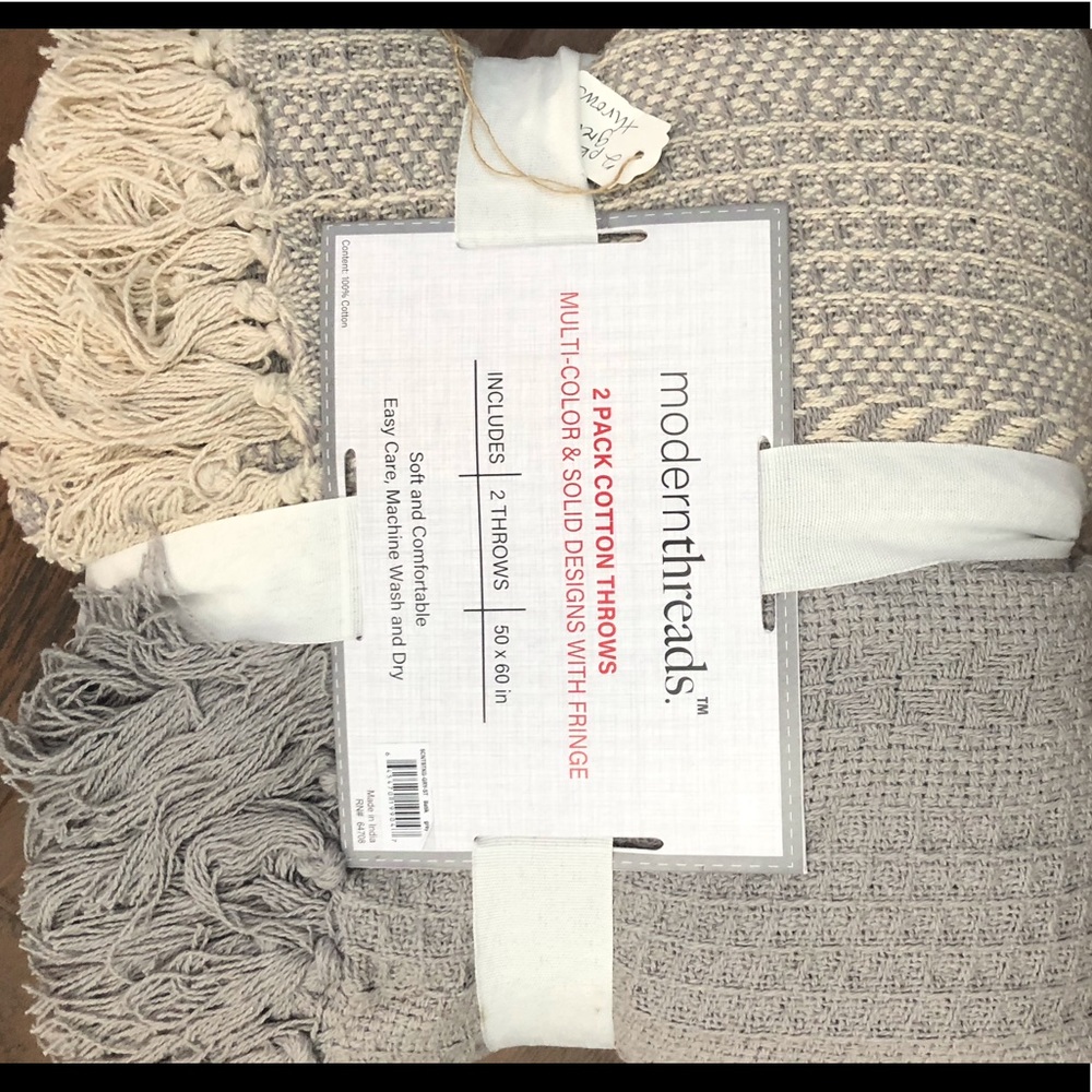 Modern Threads grey cream NWT throw blanket set